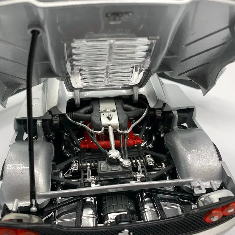 Bburago Ferrari F50, 1:18 Die-Cast Model Car, Silver, Open Top, Opening Doors
